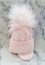 Load image into Gallery viewer, BABY TOPSY - Cable Single Pompom hat