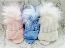 Load image into Gallery viewer, BABY TOPSY - Cable Single Pompom hat