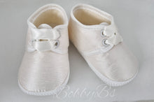 Load image into Gallery viewer, 414 - Ivory Satin baby shoe