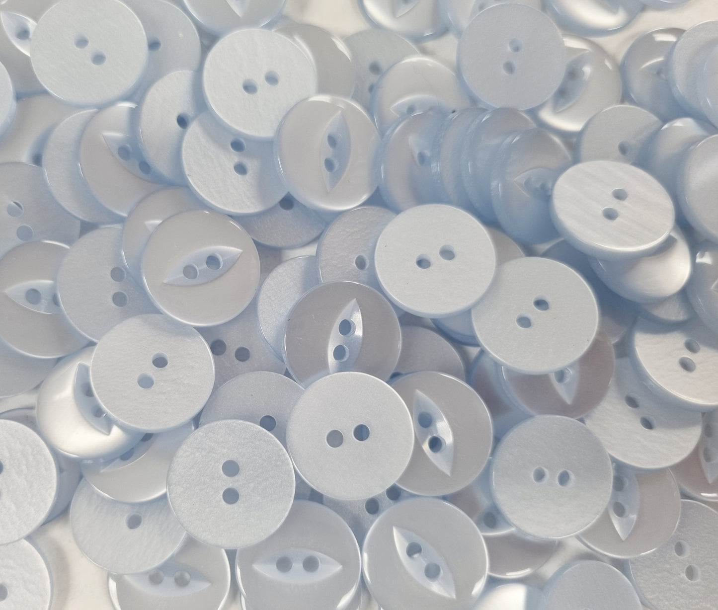 FEB01 - Fish eye button (Size 26)