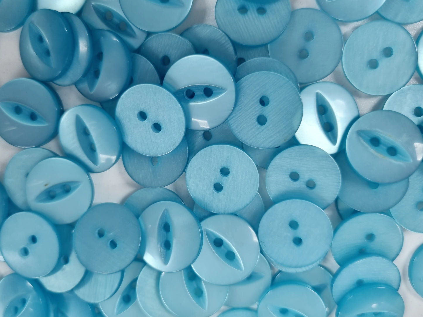 FEB01 - Fish eye button (Size 26)