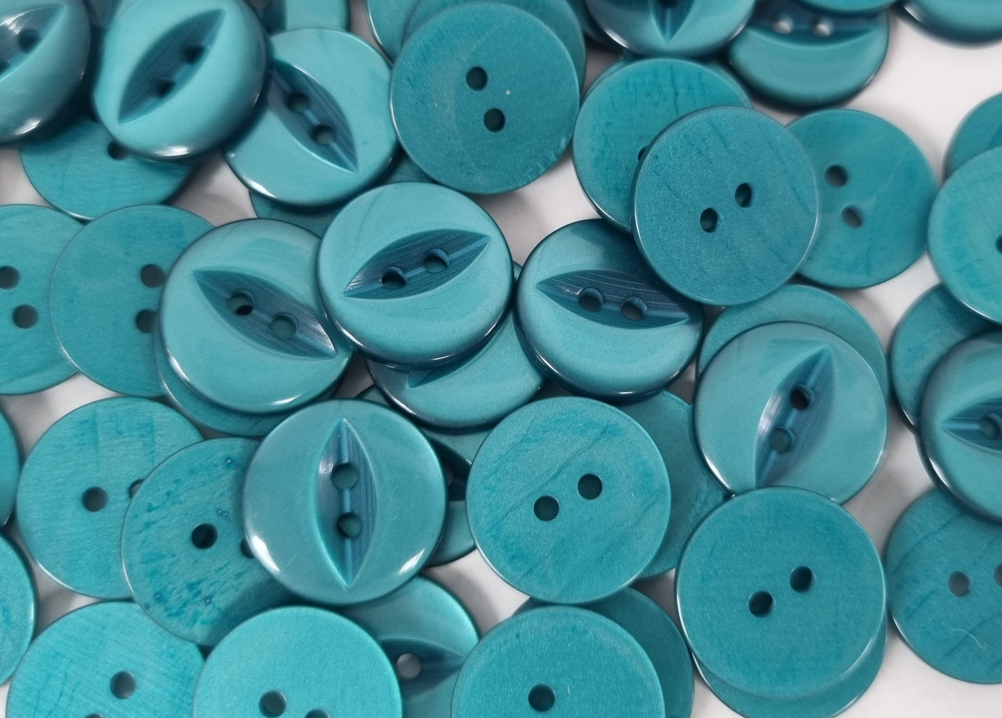 FEB01 - Fish eye button (Size 26)