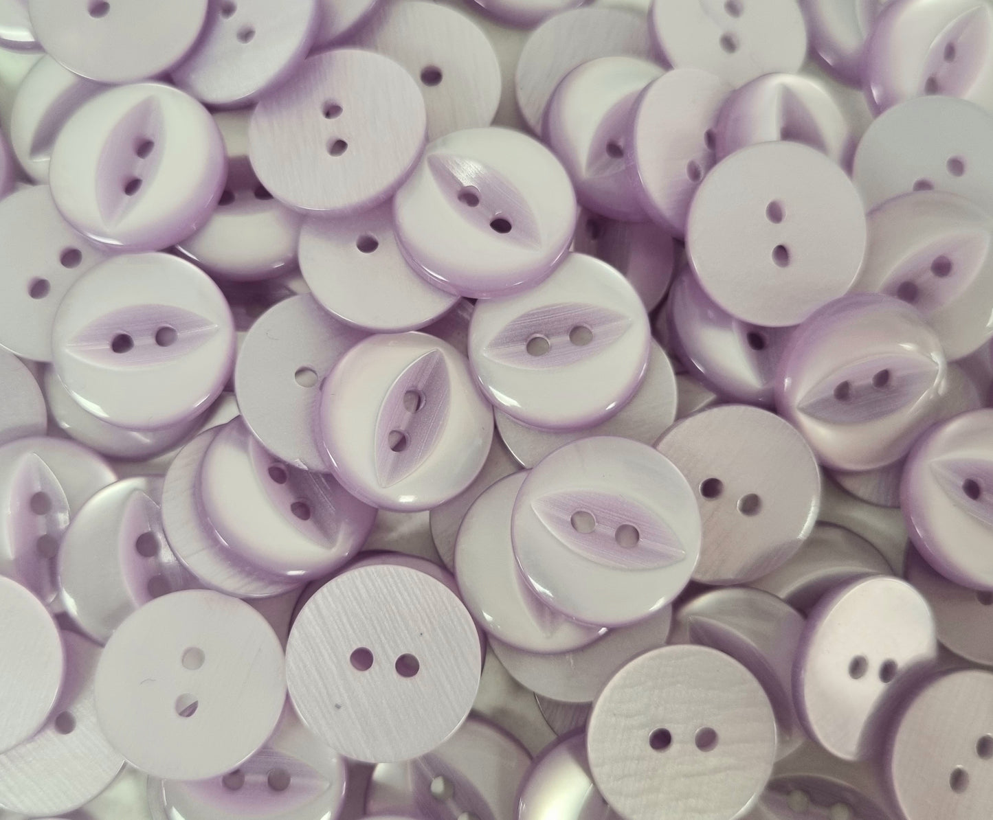 FEB01 - Fish eye button (Size 26)