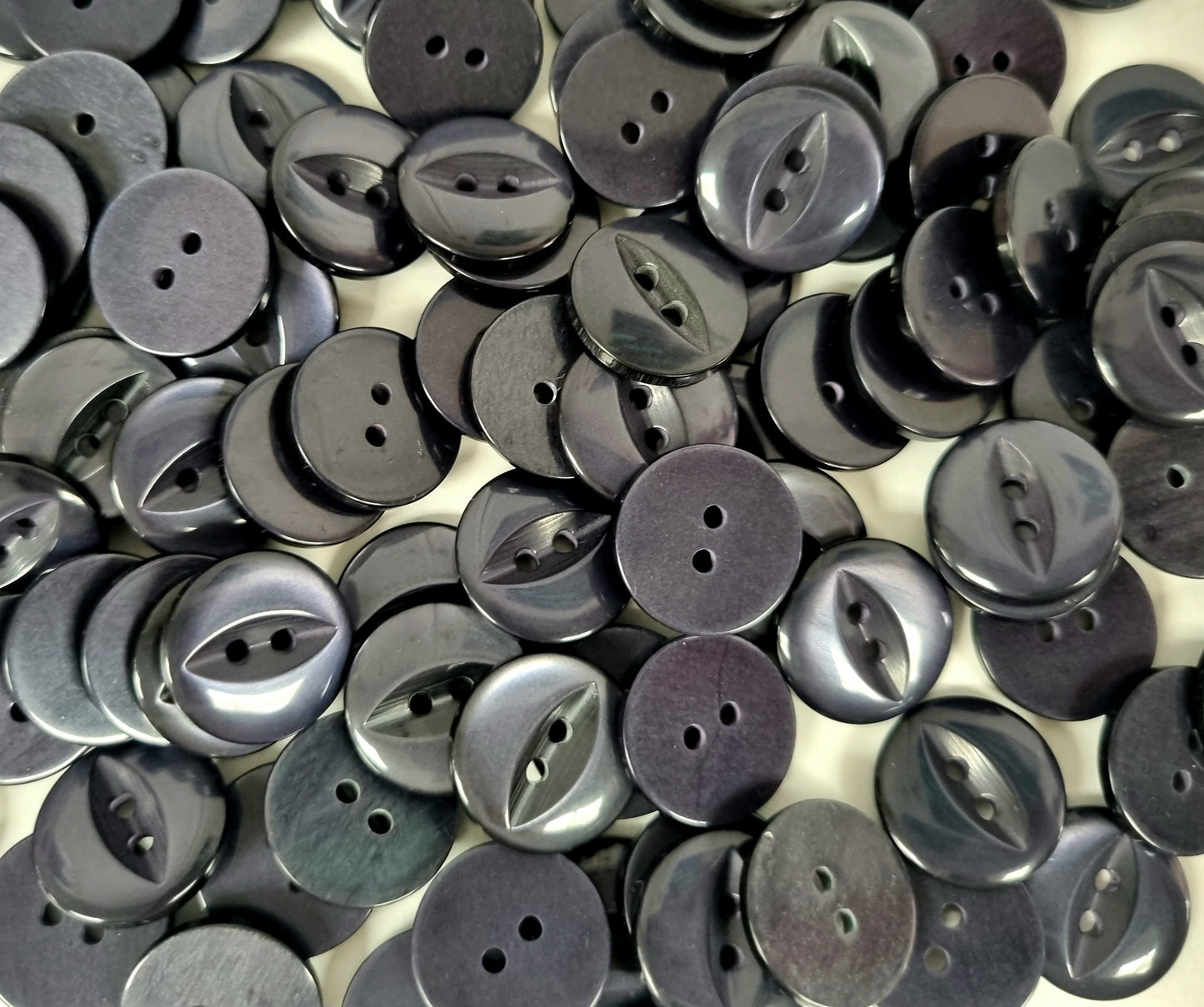 FEB01 - Fish eye button (Size 26)