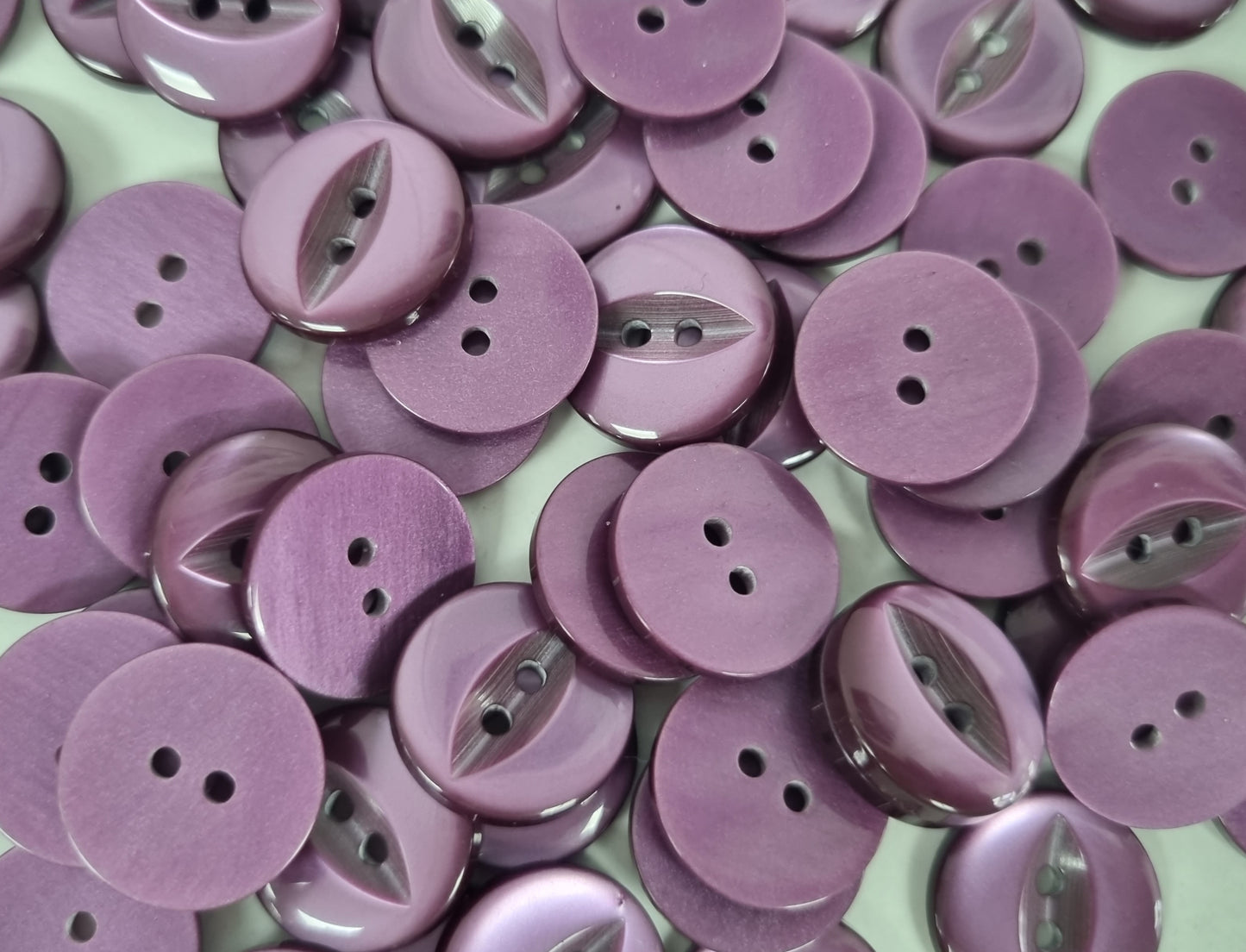 FEB01 - Fish eye button (Size 26)