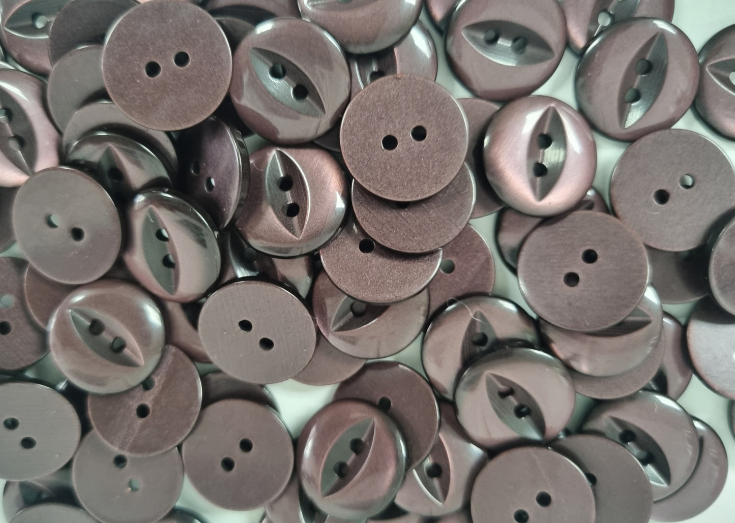 FEB01 - Fish eye button (Size 26)