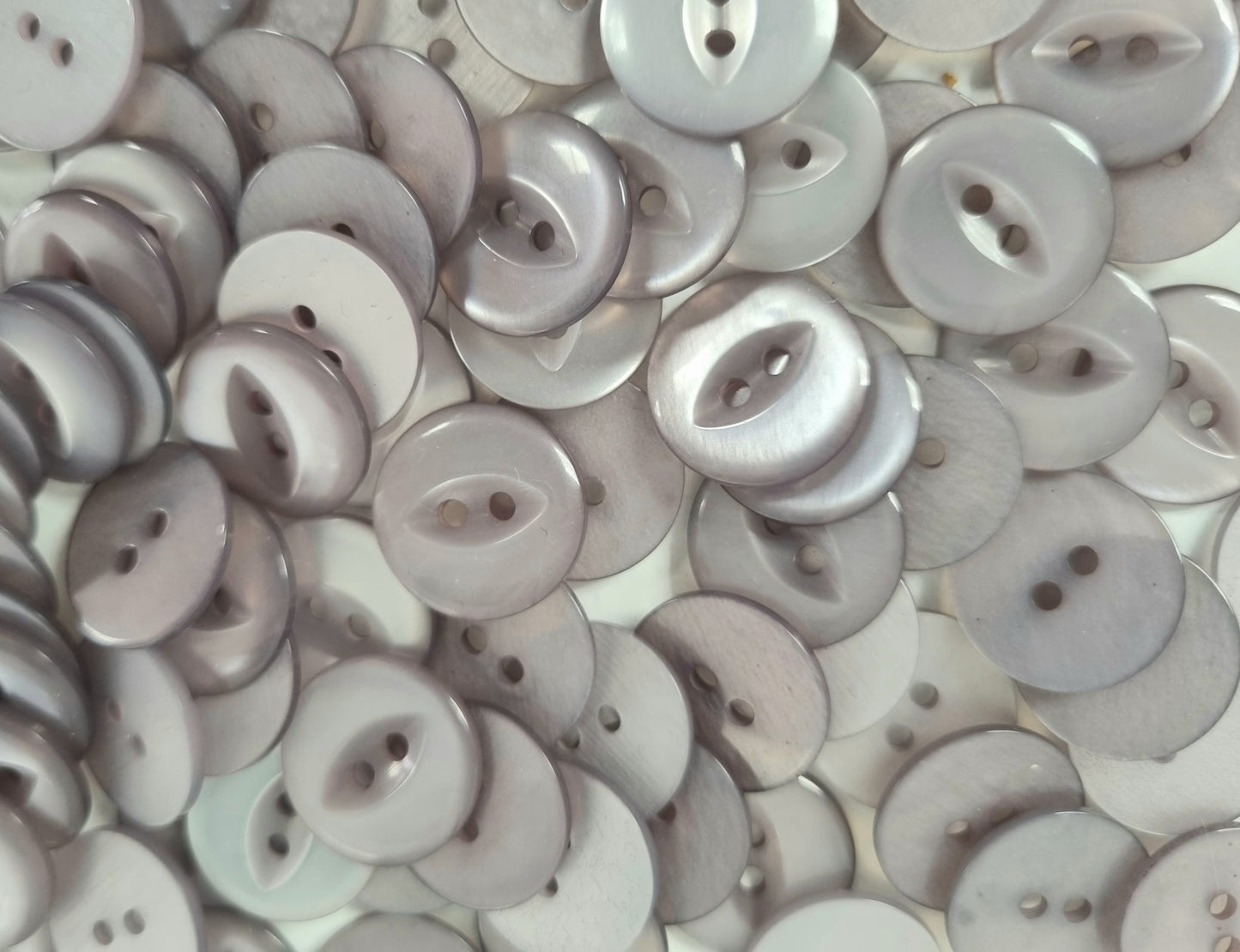 FEB01 - Fish eye button (Size 26)