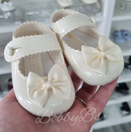 604 - Ivory Softsole bow shoe