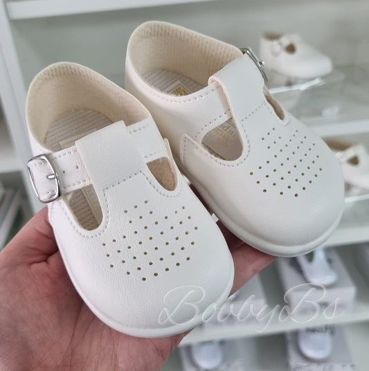 501 - Pinhole white hardsole shoe
