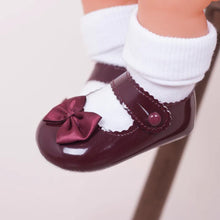 Load image into Gallery viewer, 604 - Burgundy Softsole bow shoe.