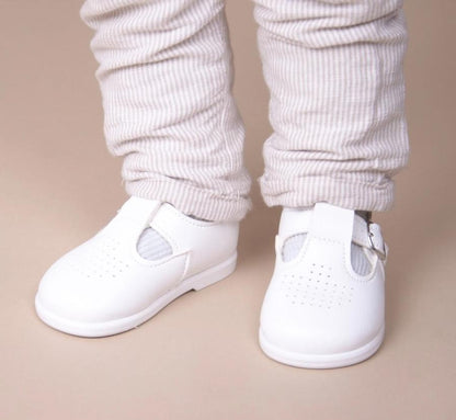 501 - Pinhole white hardsole shoe
