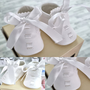 Elliot - White Softsole pram shoe