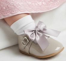 Load image into Gallery viewer, KYLIE - GREY Hardsole Patent bow shoe