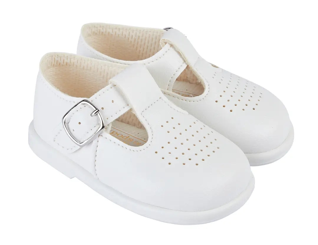 501 - Pinhole white hardsole shoe