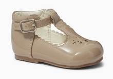 Load image into Gallery viewer, Tia - Camel Hardsole Patent teardrop shoe