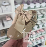 KYLIE - CAMEL Hardsole Patent bow shoe