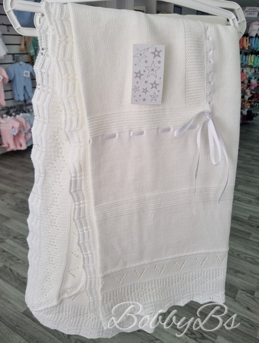 2027 - White traditional shawl