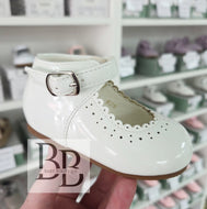B29-  MaryJane hardsole buckle shoe