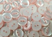 Load image into Gallery viewer, ISB81 - Fisheye cream button (Size 18)