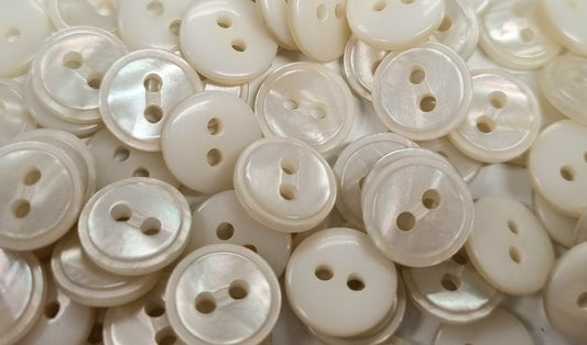 IB18 - Ivory Button (Size 18)