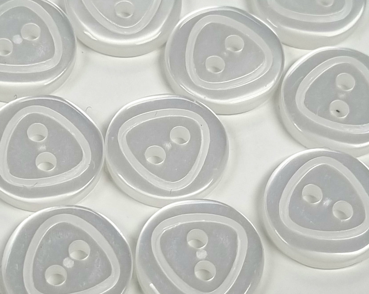 WBT06 - Two hole White button (Size 18)
