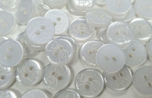 1333 - White Bow Button (Size 18)