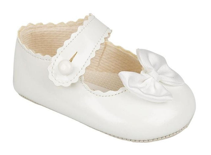 604 ~ White Softsole bow shoe.
